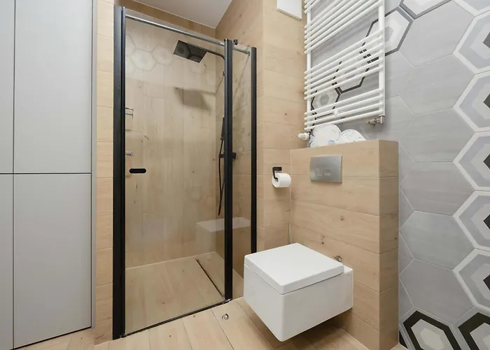 Metro Wola With Parking & Ac Next To Rising Museum By Renters شقة وارسو