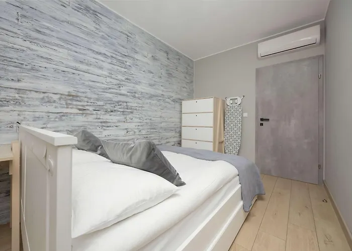 Metro Wola With Parking & Ac Next To Rising Museum By Renters شقة وارسو