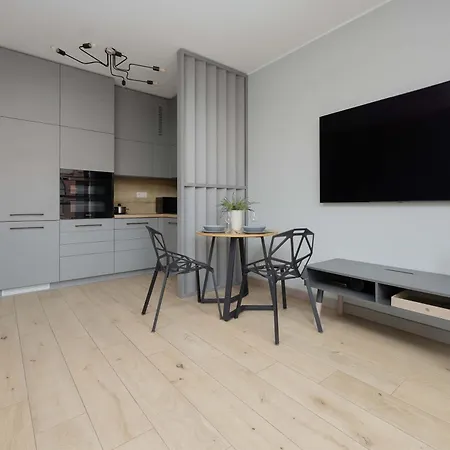 Apartment Metro Wola With Parking & Ac Next To Rising Museum By Renters *