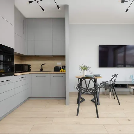 Apartment Metro Wola With Parking & Ac Next To Rising Museum By Renters *