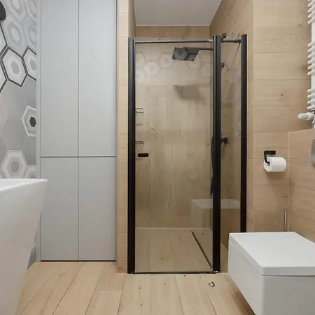 Metro Wola With Parking & Ac Next To Rising Museum By Renters *