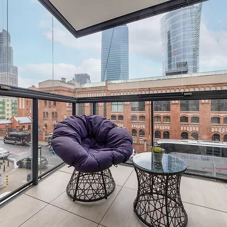 Metro Wola With Parking & Ac Next To Rising Museum By Renters * Warschau