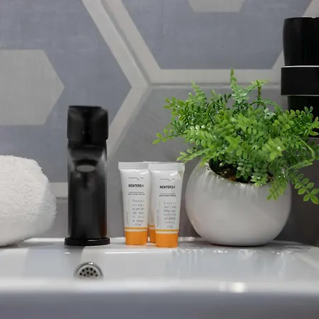 Metro Wola With Parking & Ac Next To Rising Museum By Renters Apartment Warschau