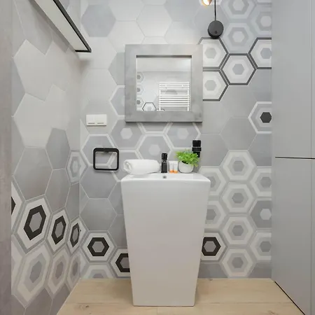 Metro Wola With Parking & Ac Next To Rising Museum By Renters Apartment *