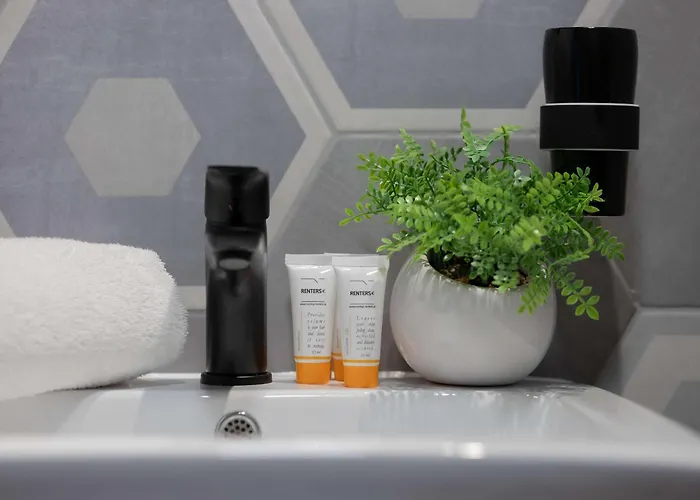 Metro Wola With Parking & Ac Next To Rising Museum By Renters Lejlighed Warszawa